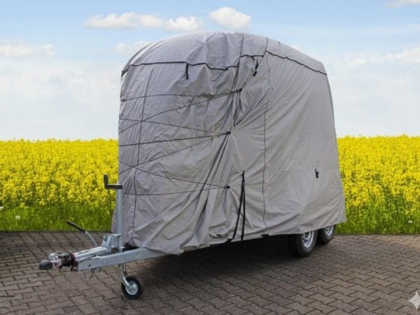 Paardentrailer afdekhoes 370x190x250cm.